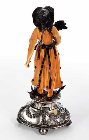 Detailabbildung: Satz von vier Elfenbeinschnitzfiguren „Die Vier Jahreszeiten auf Bergkristallsockeln mit Silbermontierung 