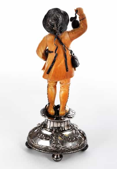 Detailabbildung: Satz von vier Elfenbeinschnitzfiguren „Die Vier Jahreszeiten auf Bergkristallsockeln mit Silbermontierung 