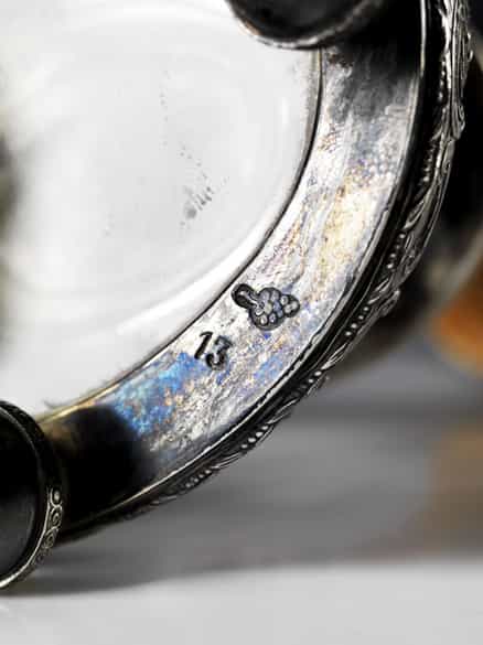 Detailabbildung: Satz von vier Elfenbeinschnitzfiguren „Die Vier Jahreszeiten auf Bergkristallsockeln mit Silbermontierung 