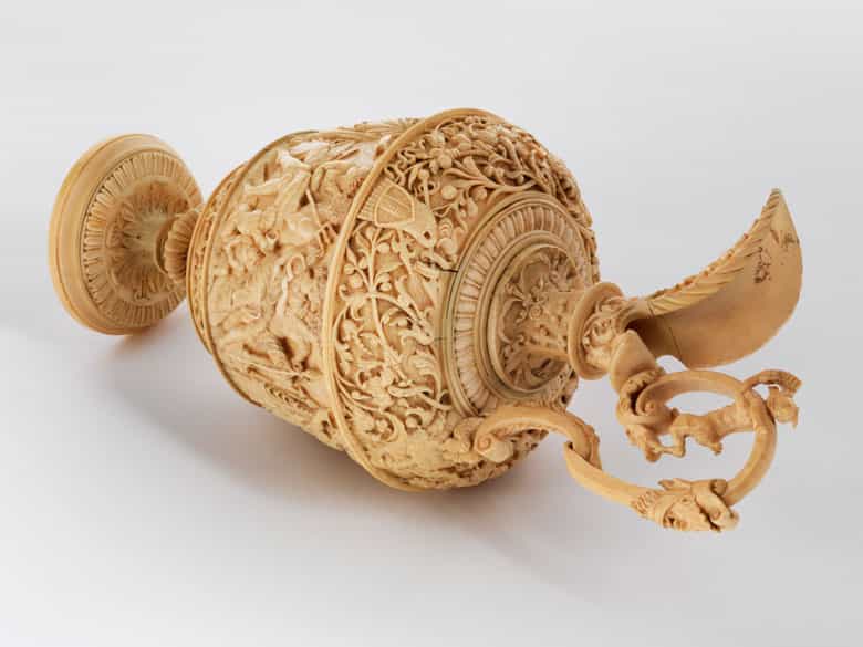 Detailabbildung: Elfenbeinkanne im Renaissance-Stil