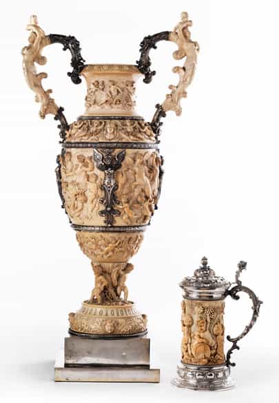 Detailabbildung: Große, museale Prunk-Amphorenvase in Elfenbein mit Silbermontierungen
