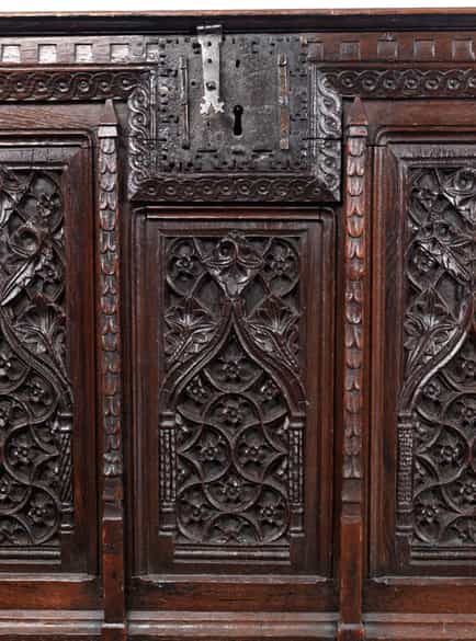 Detailabbildung: Gotische Truhe