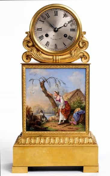 Detailabbildung: Kommodenuhr mit Glassturz