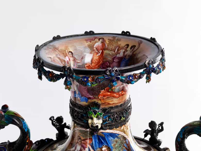 Detailabbildung: Große Wiener Emailvase mit Bergkristallsockel