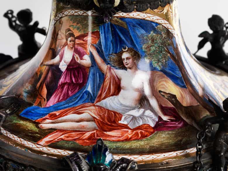 Detailabbildung: Große Wiener Emailvase mit Bergkristallsockel