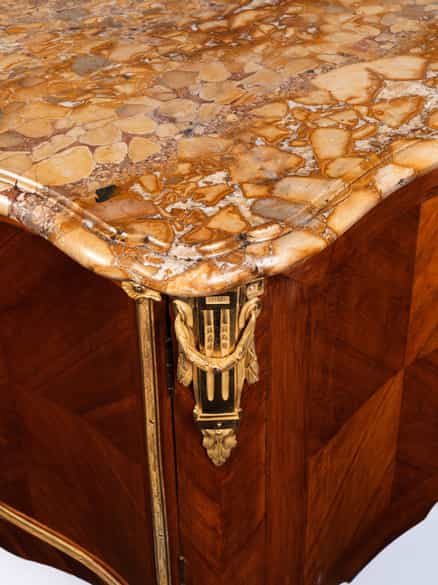 Detailabbildung: Bedeutende, signierte Pariser Kommode von Leonard Boudin, 1735 - 1804