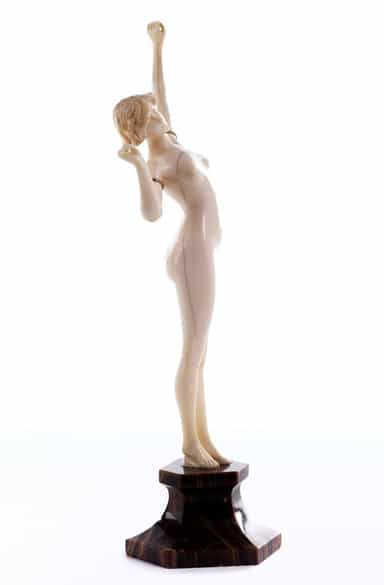 Detailabbildung: Elfenbeinfigur von P. Philippe