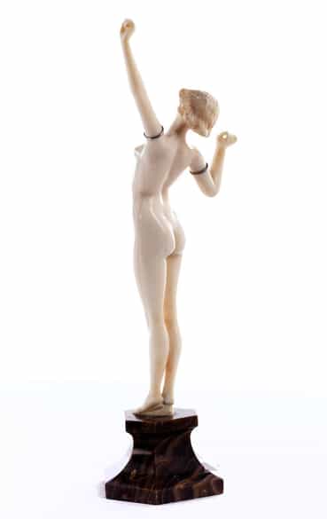 Detailabbildung: Elfenbeinfigur von P. Philippe