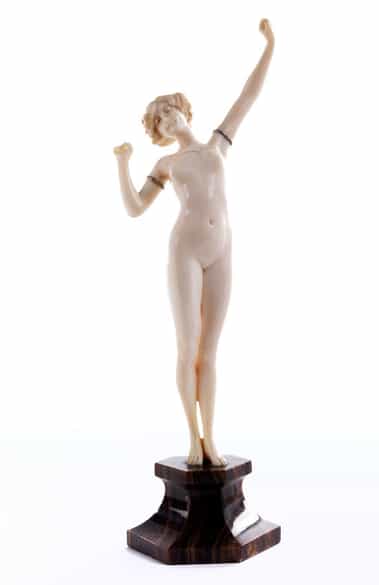 Detailabbildung: Elfenbeinfigur von P. Philippe