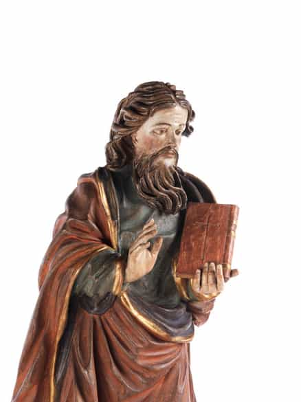 Detailabbildung: Schnitzfigur eines Evangelisten
