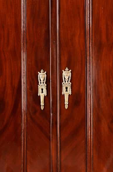 Detailabbildung: Eleganter, klassizistischer Aufsatzschrank