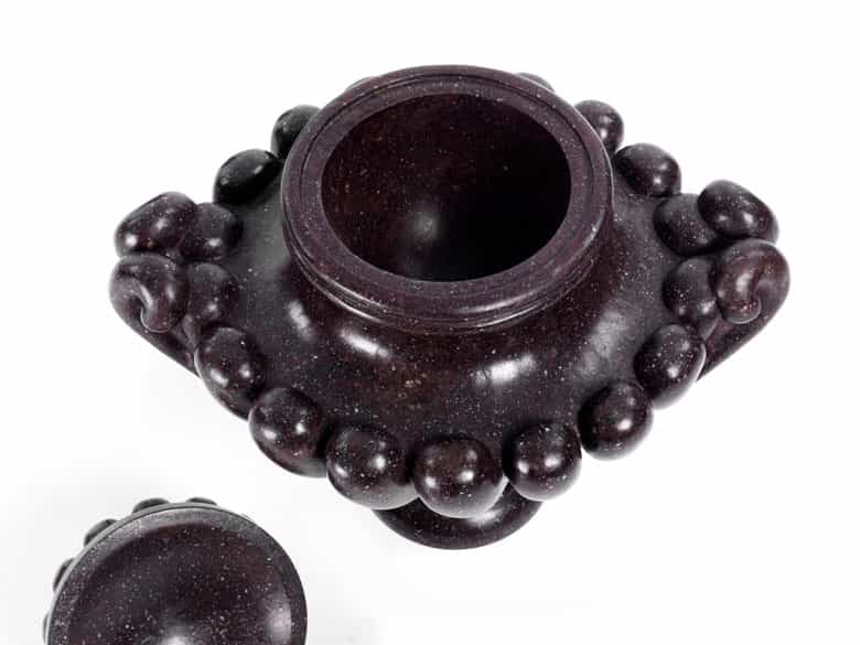 Detailabbildung: Paar seltene Rokoko-Vasen in Porphyr