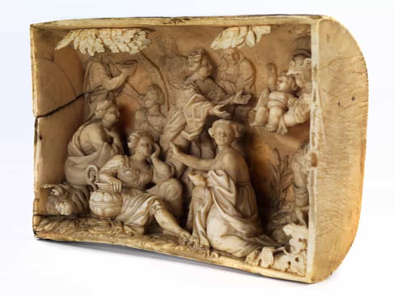 Detailabbildung: Satz von vier ebenso seltenen wie qualitätvollen Elfenbeinreliefs mit antik-mythologischen Szenendarstellungen in der Art von Ignaz Elhafen