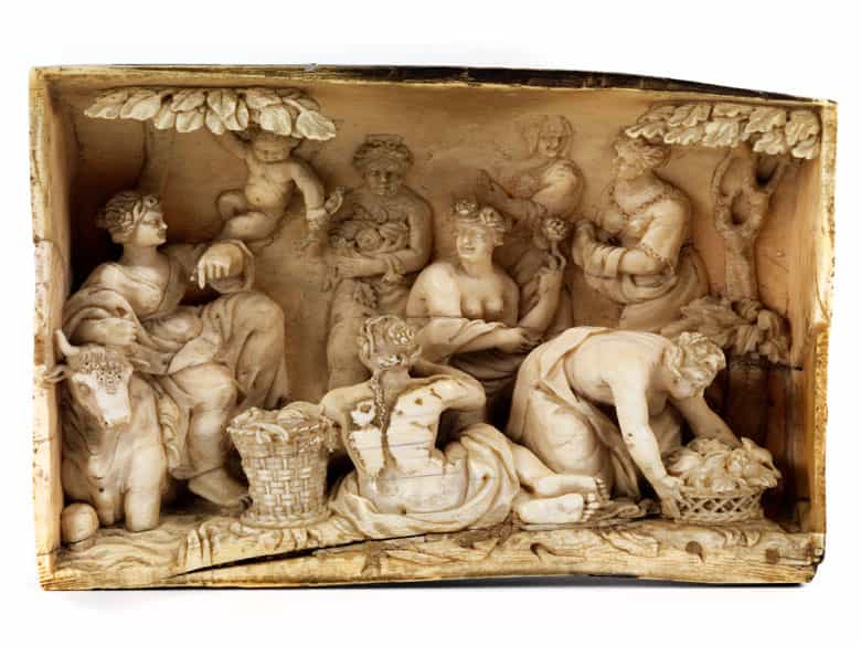 Detailabbildung: Satz von vier ebenso seltenen wie qualitätvollen Elfenbeinreliefs mit antik-mythologischen Szenendarstellungen in der Art von Ignaz Elhafen