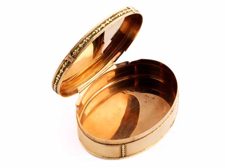 Detailabbildung: Ovale Golddose mit Miniaturportrait einer jungen Dame