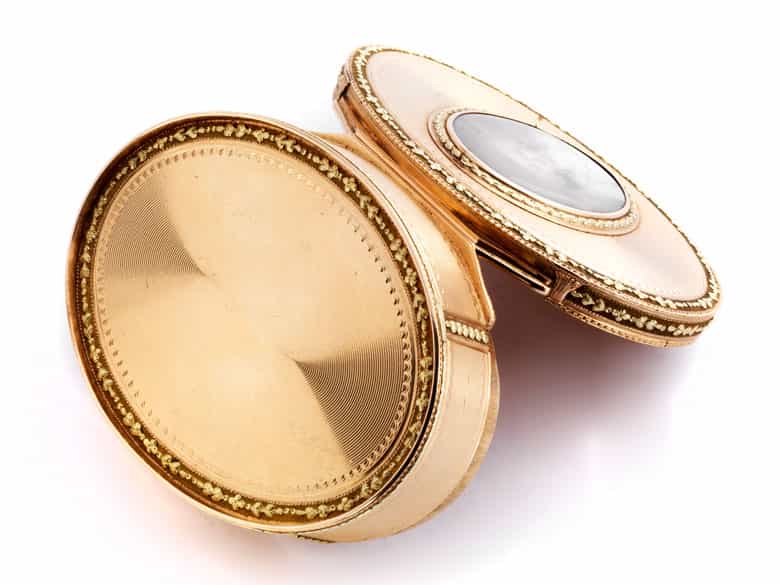 Detailabbildung: Ovale Golddose mit Miniaturportrait einer jungen Dame