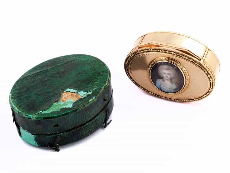 Detailabbildung: Ovale Golddose mit Miniaturportrait einer jungen Dame