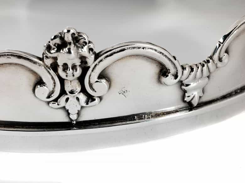 Detailabbildung: Gläserkühler mit Wappendarstellung