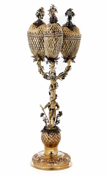 Detailabbildung: Dreifacher Herzpokal mit Diamantdekor