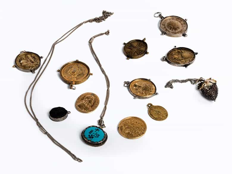 Detailabbildung: Konvolut von Anhängern