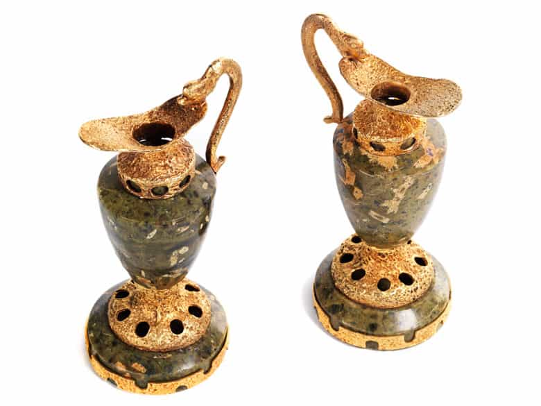 Detailabbildung: † Paar kleine Ziervasen in Marmor und 14 kt Gold