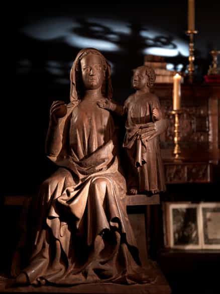 Detailabbildung: Museale, bedeutende Schnitzfigur der Thronenden Madonna mit Kind um 1310