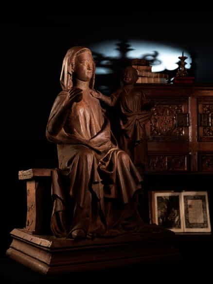 Detailabbildung: Museale, bedeutende Schnitzfigur der Thronenden Madonna mit Kind um 1310