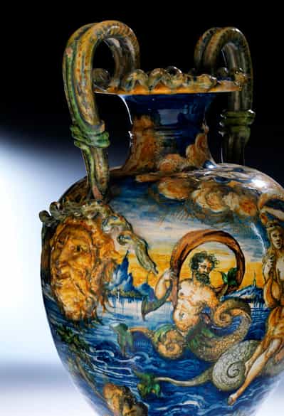 Detailabbildung: Museale, große Majolika-Vase
