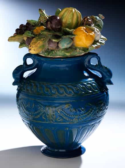 Detailabbildung: Bedeutende museale Keramikvase mit Fruchtgebinde aus der Werkstatt von Giovanni della Robbia