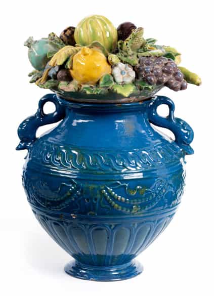 Detailabbildung: Bedeutende museale Keramikvase mit Fruchtgebinde aus der Werkstatt von Giovanni della Robbia