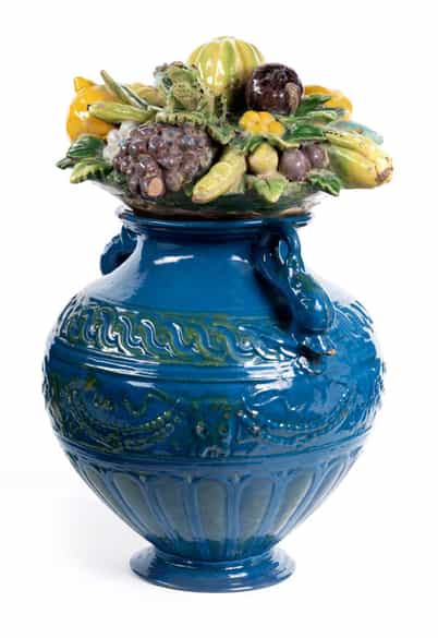 Detailabbildung: Bedeutende museale Keramikvase mit Fruchtgebinde aus der Werkstatt von Giovanni della Robbia