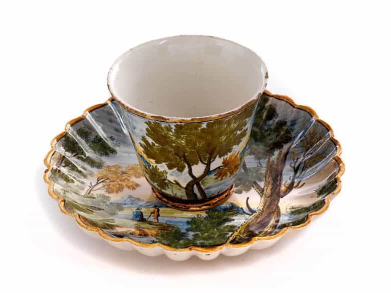 Detailabbildung:  Italienische Tazza mit zugehöriger Unterschale