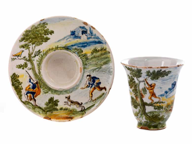 Detailabbildung:  Tasse mit zugehörigem Unterteller