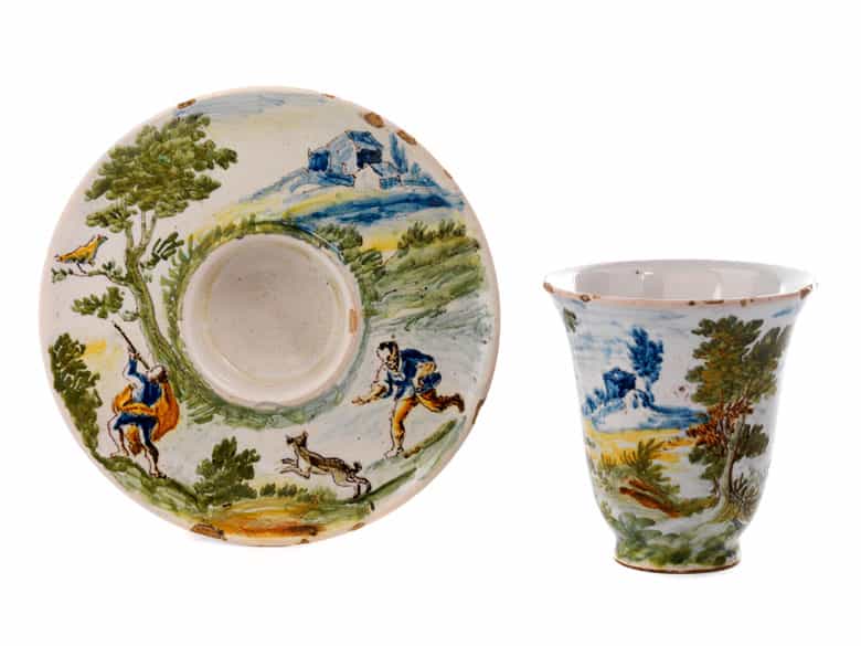 Detailabbildung:  Tasse mit zugehörigem Unterteller