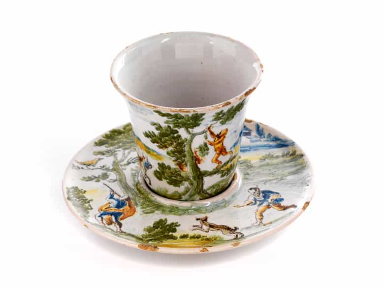 Detailabbildung:  Tasse mit zugehörigem Unterteller