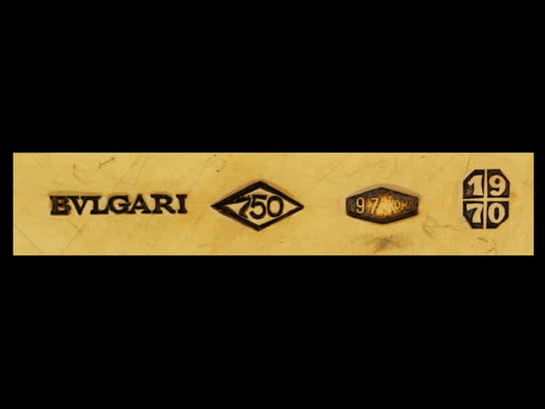 Detailabbildung: Eine große und eine kleine Weinflasche aus Gold von Bulgari