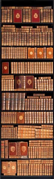 Detailabbildung: † Eine große Bibliothek mit 1054 Büchern des 18. Jahrhunderts aus der Zeit von König Louis XIV, Louis XV und Louis XVI