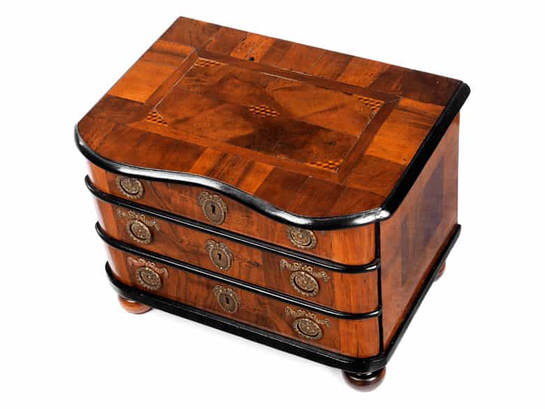 Detailabbildung: Barocke Modellkommode