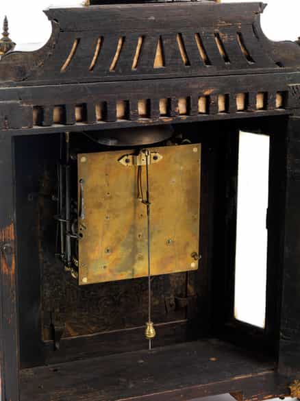 Detailabbildung:  Kommodenuhr