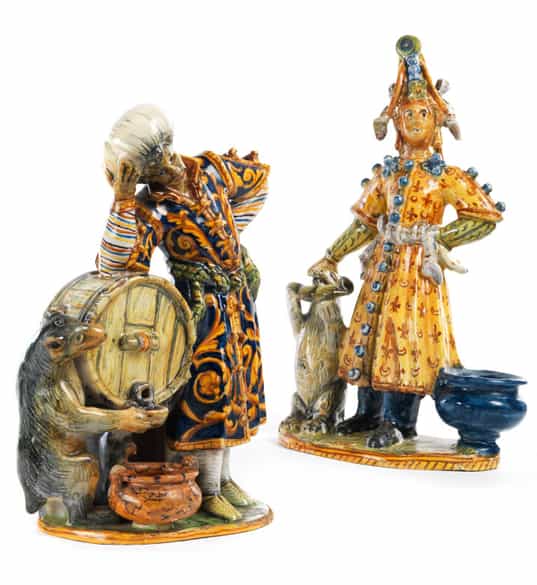 Detailabbildung:  Paar museale Majolika-Figuren aus Urbino, 16. Jahrhundert 