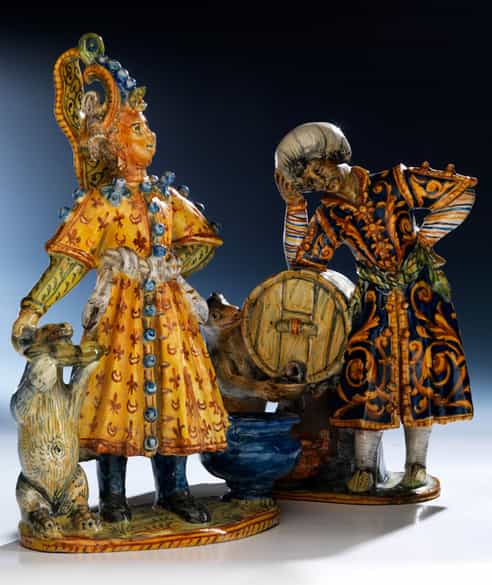 Detailabbildung:  Paar museale Majolika-Figuren aus Urbino, 16. Jahrhundert 
