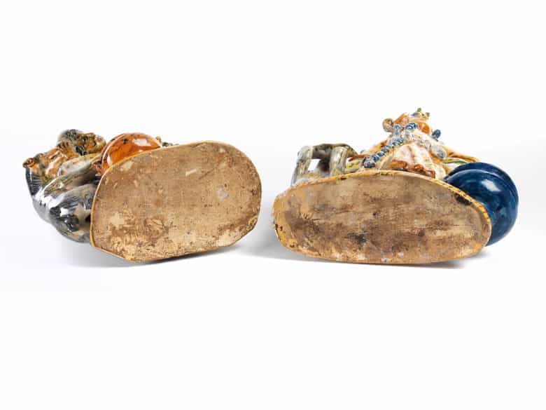 Detailabbildung:  Paar museale Majolika-Figuren aus Urbino, 16. Jahrhundert 