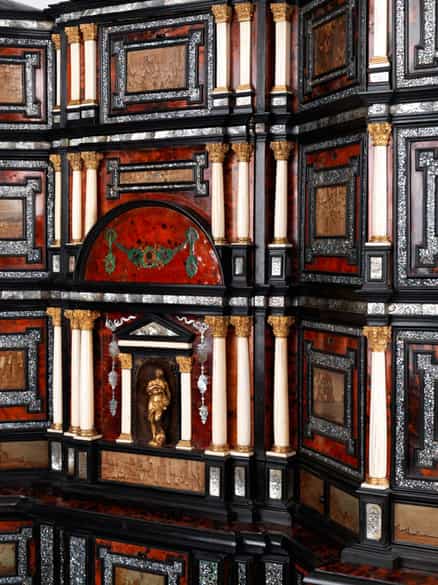 Detailabbildung:  Musealer und ebenso bedeutender flämischer Kabinettschrank, Leonard van der Vinne, zug.