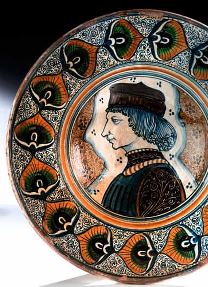 Detailabbildung: Große Majolika-Portraitplatte