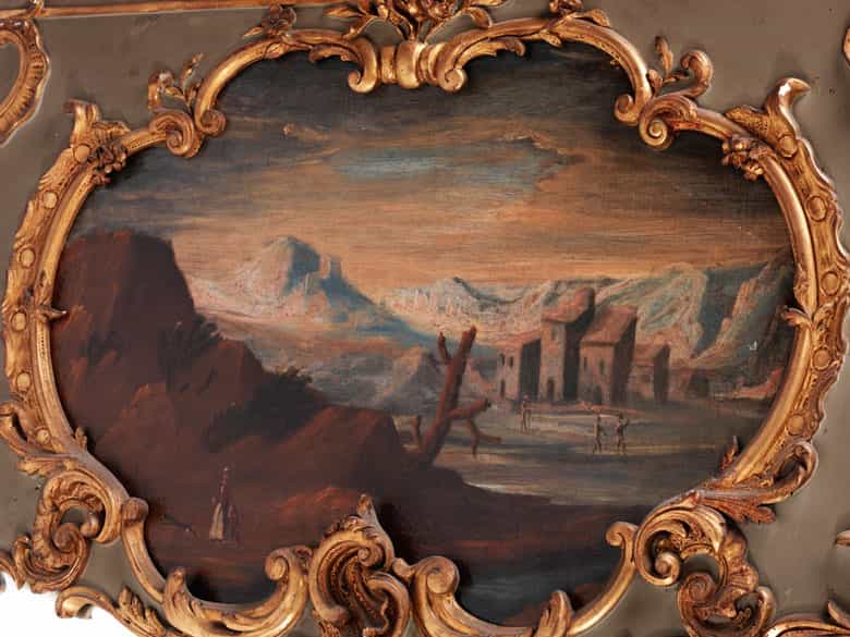 Detailabbildung:  Große, verspiegelte Wandvertäfelung