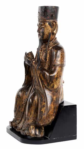 Detailabbildung:  Bronzefigur eines Tempelpriesters