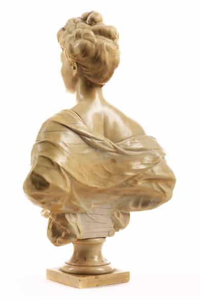 Detailabbildung:  In Elfenbein geschnitzte Büste einer jungen Dame