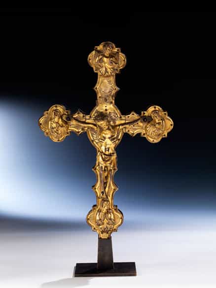 Detailabbildung:  Museales, seltenes Vortragekreuz in Kupferbronze und Vergoldung 