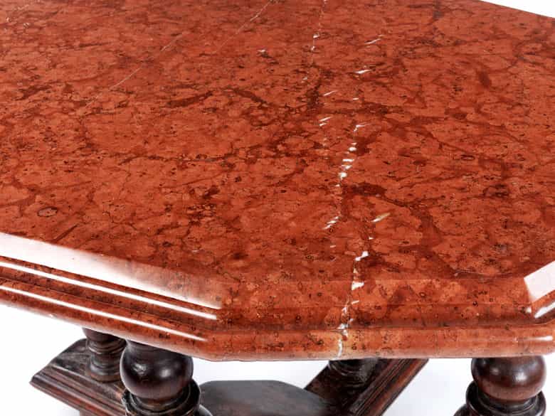 Detailabbildung:  Barocktisch mit kräftiger Marmorplatte