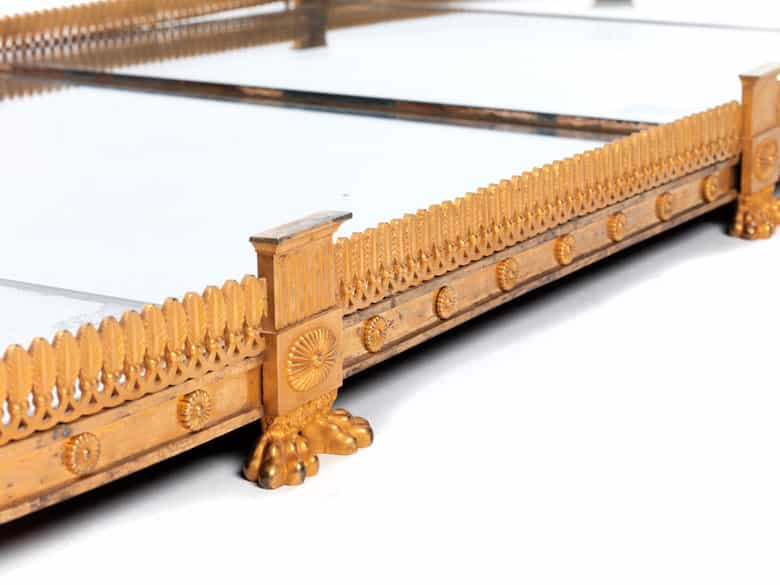Detailabbildung:  Feiner, klassizistischer Surtout de table in der Art des Pierre-Philippe Thomire (1751 - 1843) 